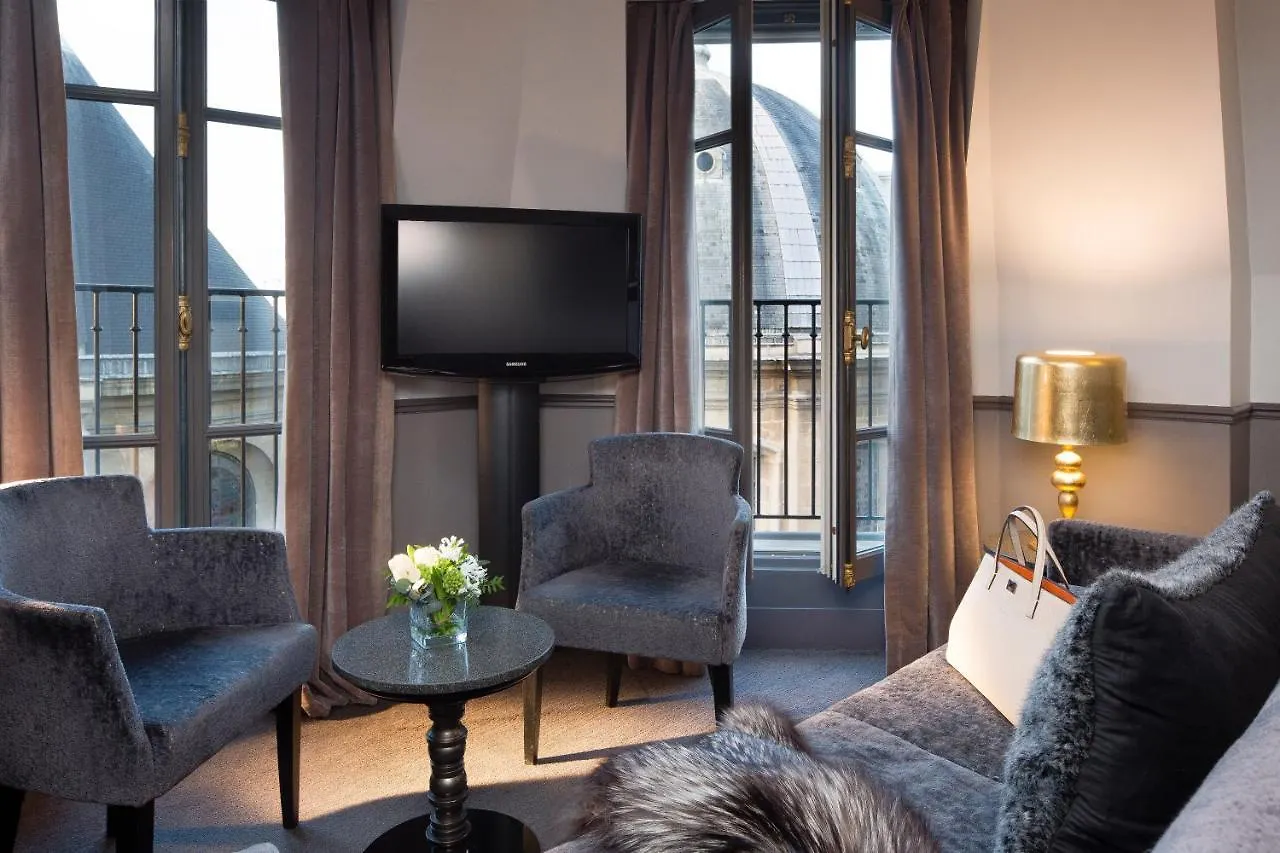 Hotell Lumen Louvre 4*